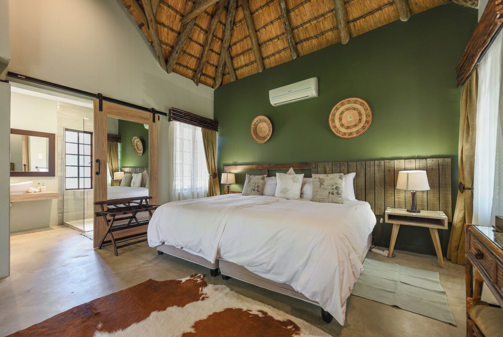 Coffres-forts dans les chambres, bureau, Wi-Fi gratuit, draps fournis