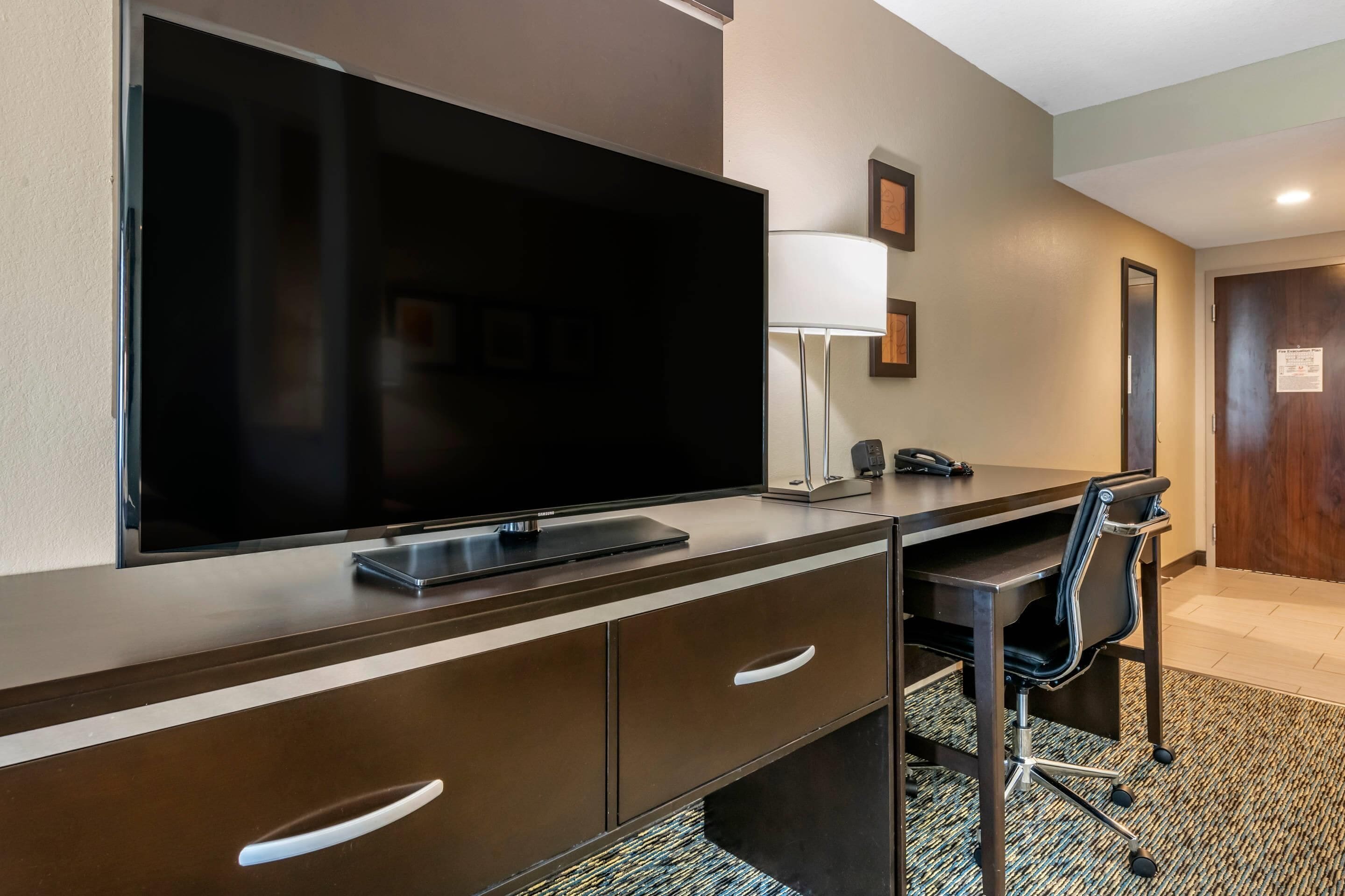 1 bedroom, premium bedding, pillowtop beds, in-room safe