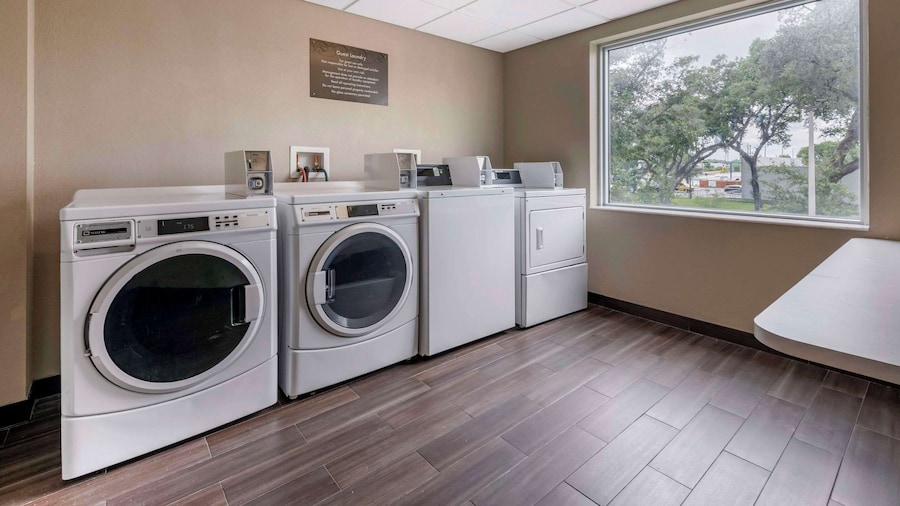 Comfort Suites Fort Lauderdale Airport South & Cruise Port