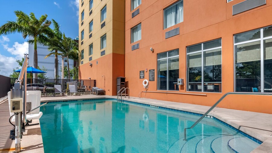 Comfort Suites Fort Lauderdale Airport South & Cruise Port
