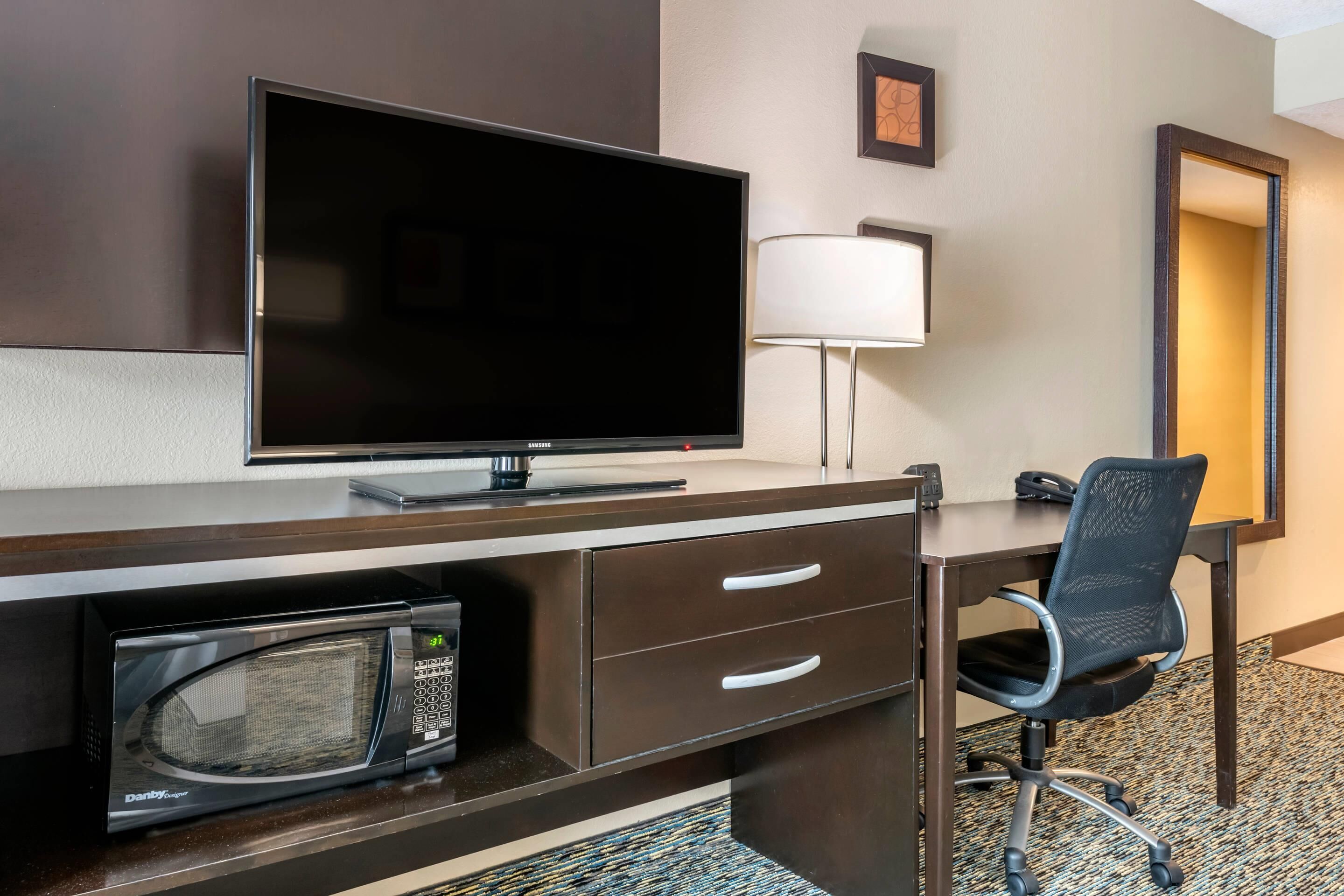 1 bedroom, premium bedding, pillowtop beds, in-room safe