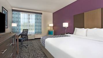 Room, 1 King Bed, Non Smoking | Premium bedding, pillowtop beds, desk, iron/ironing board