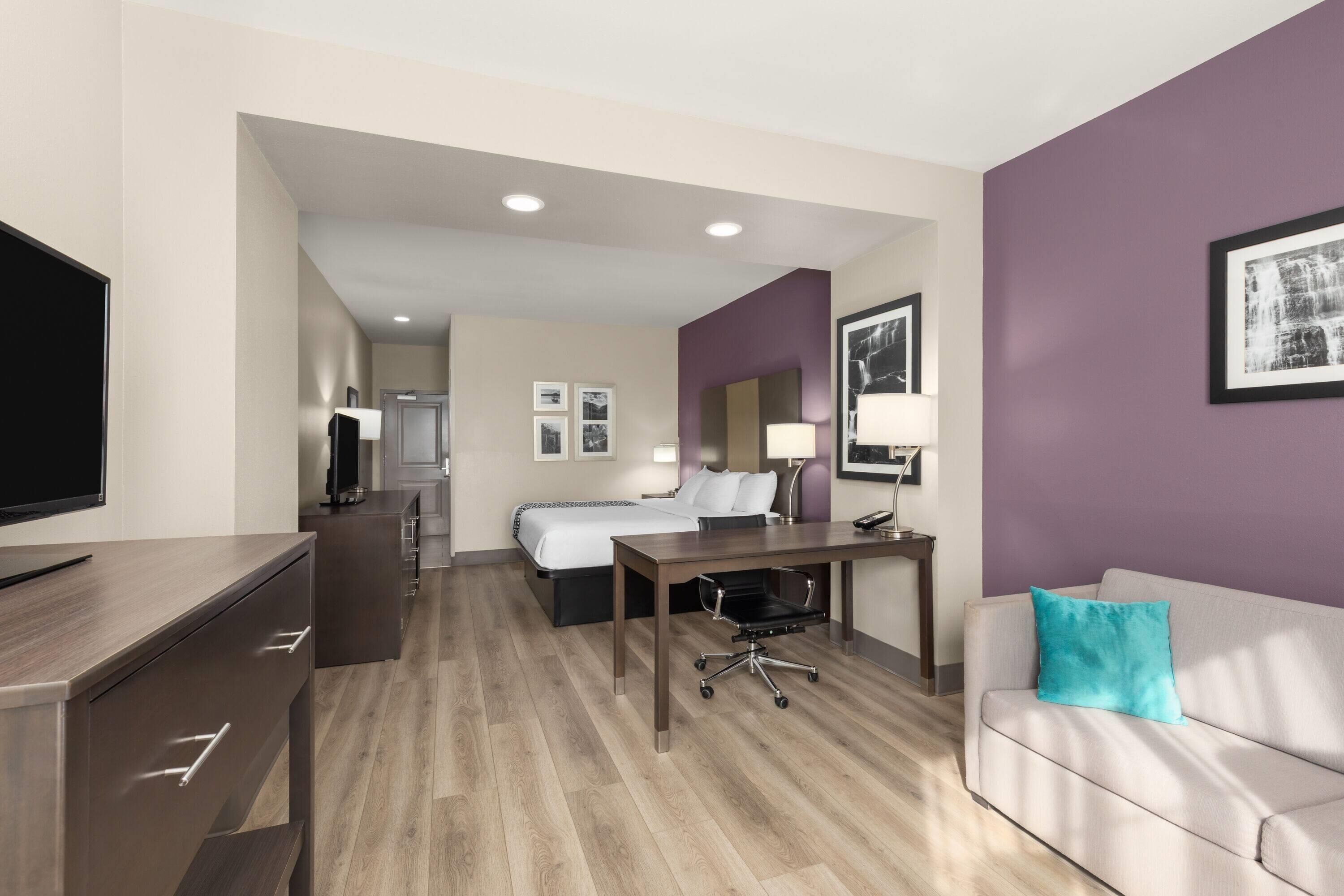 行政客房, 1 張特大雙人床, 非吸煙房 | 高級寢具、特厚豪華床墊、書桌、熨斗/熨衫板