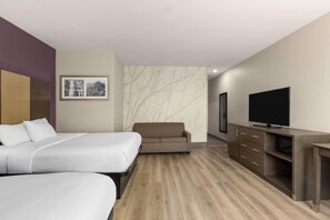 Executive Room, 2 Queen Beds, Non Smoking | Premium bedding, pillowtop beds, desk, iron/ironing board - La Quinta Inn & Suites by Wyndham Chattanooga - Lookout Mtn (Chattanooga)
