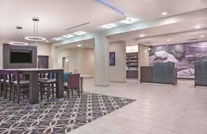 Lobby - La Quinta Inn & Suites by Wyndham Chattanooga - Lookout Mtn (Chattanooga)