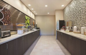 含每日吃到飽早餐