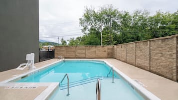 Piscine extérieure (ouverte en saison)