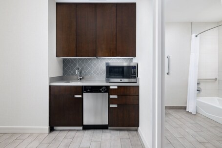 Residence Inn Marriott New York Downtown Manhattan WTC Area - Image 37