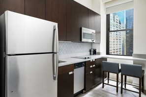 Fridge, microwave, dishwasher, coffee/tea maker - Residence Inn Marriott New York Downtown Manhattan/WTC Area (New York)