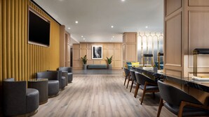 Lobby-lounge