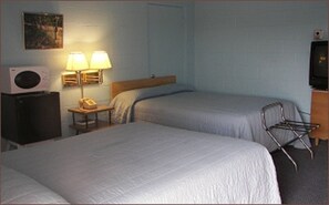 Chambre Standard, 2 lits doubles | Chambres insonoris�ées, fer et planche à repasser, Wi-Fi gratuit