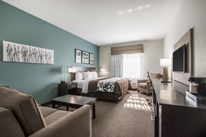 Suite, 1 très grand lit, non-fumeur | Bureau, rideaux d’obscurcissement, fer et planche à repasser
