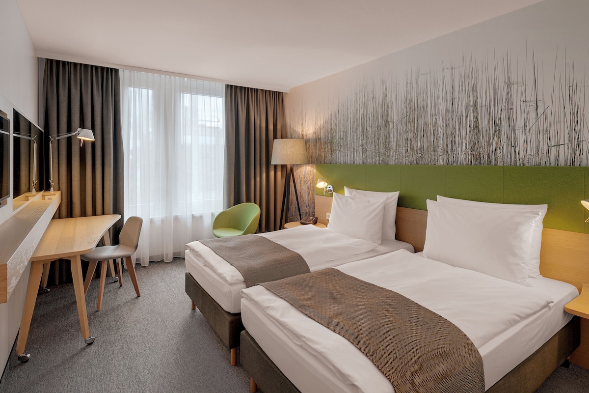 Standard Room, 2 Twin Beds | In-room safe, desk, blackout drapes, soundproofing