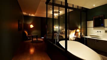 Standard Double Room | In-room safe, desk, soundproofing, iron/ironing board