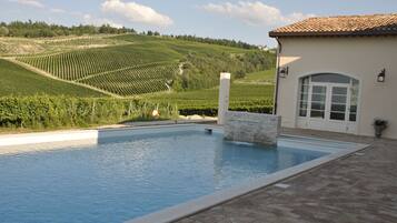 Indoor pool, 3 outdoor pools, pool loungers