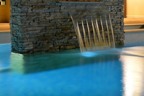 Indoor pool, 3 outdoor pools, pool loungers