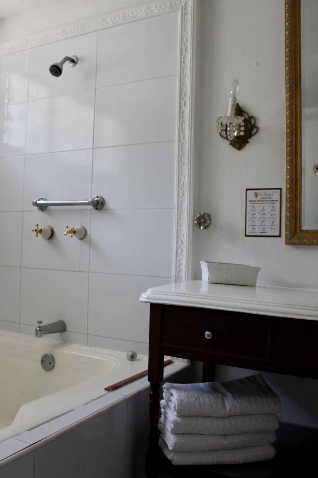 standard triple room | bathroom | shower, rainfall showerhead, free toiletries, towels