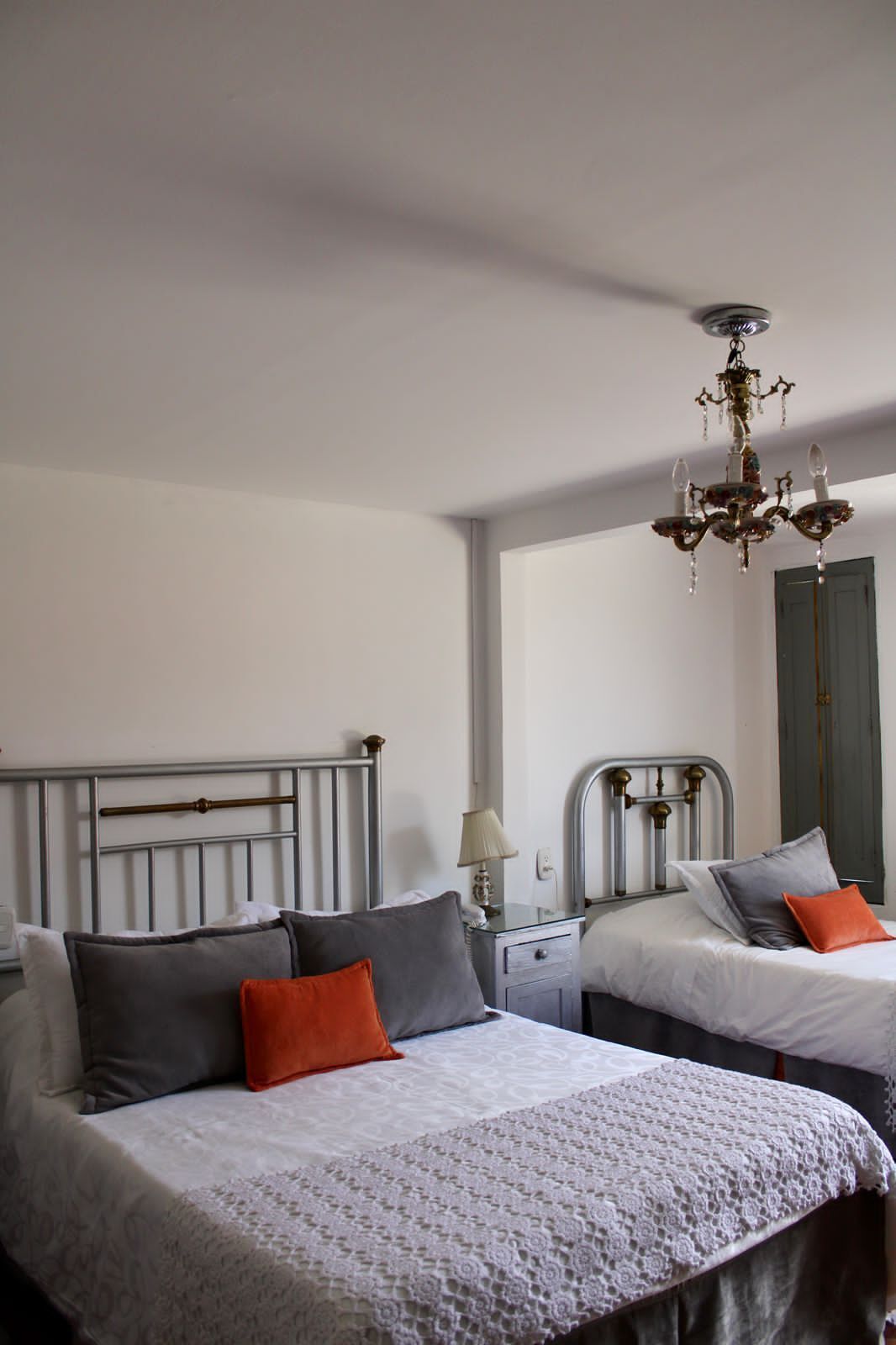 standard triple room | 1 bedroom, in-room safe, individually decorated, individually furnished