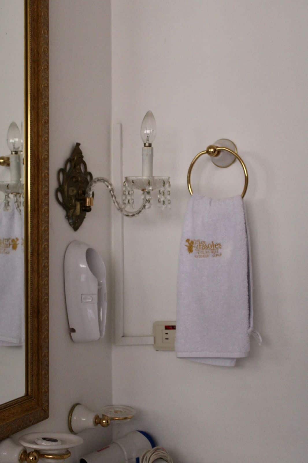 standard triple room | bathroom | shower, rainfall showerhead, free toiletries, towels