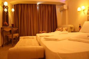 Premium bedding, minibar, in-room safe, free cribs/infant beds - Palatino Hotel (Parga)