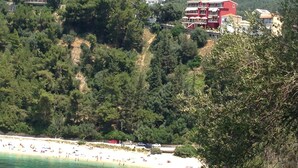 Beach nearby, sun loungers, beach umbrellas - Palatino Hotel (Parga)