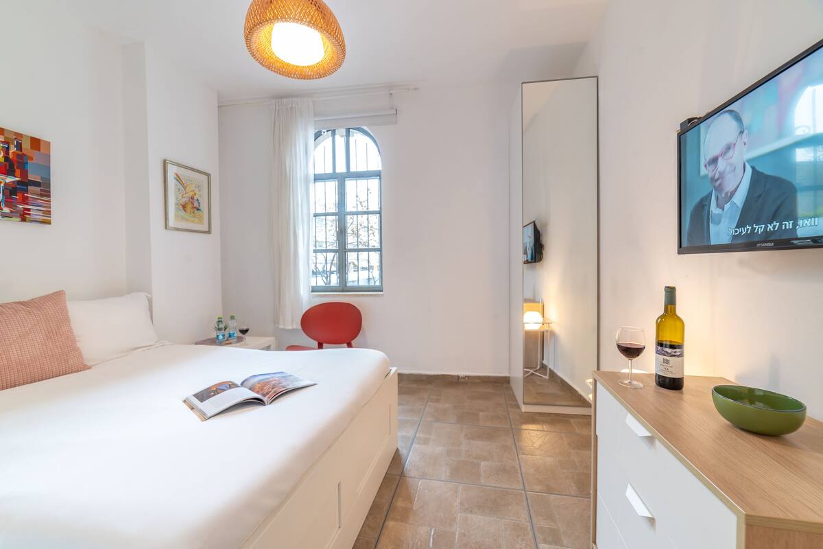 Standard Apartment, 1 Double Bed, City View | 1 bedroom, soundproofing, iron/ironing board, WiFi (free)