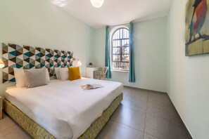 Comfort-huoneisto, 1 makuuhuone, parveke | 1 makuuhuone, äänieristys, silitysrauta/-lauta, ilmainen Wi-Fi