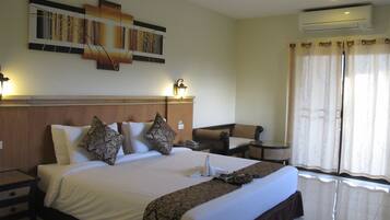 Single Room | Minibar, desk, rollaway beds, free WiFi
