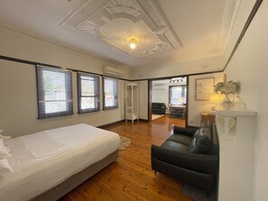 Apartamento conforto, 3 quartos | 2 quartos, roupas de cama premium, ferros/tábuas de passar roupa