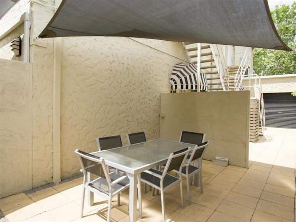 Globe Apartments - Short Term Central Accommodation in Wagga by null