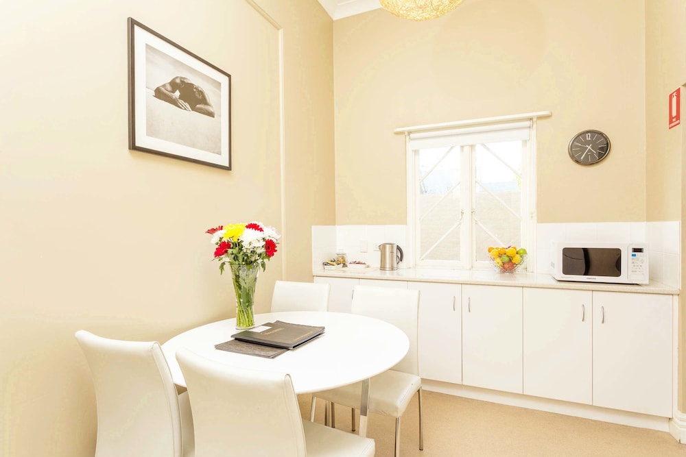 Globe Apartments - Short Term Central Accommodation in Wagga by null