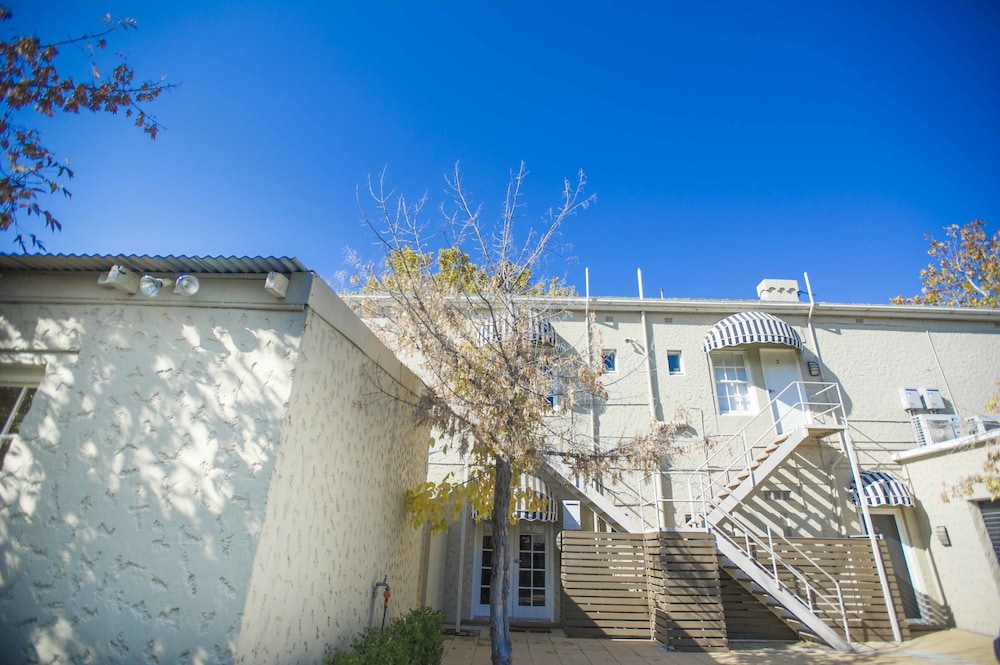 Globe Apartments - Short Term Central Accommodation in Wagga by null