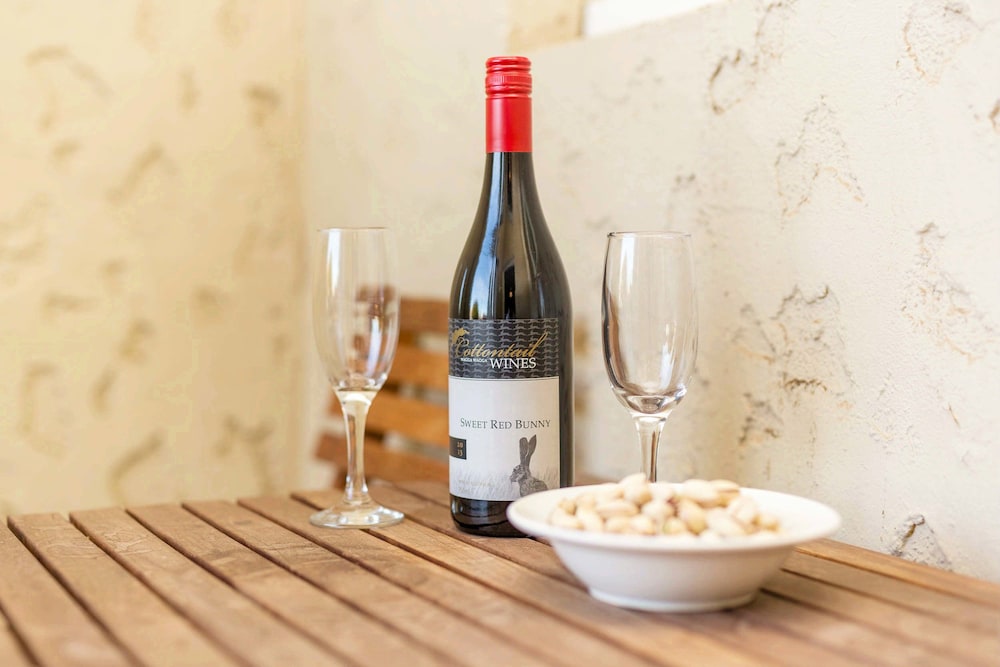 Globe Apartments - Short Term Central Accommodation in Wagga by null