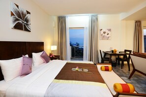 Minibar, in-room safe, desk, iron/ironing board