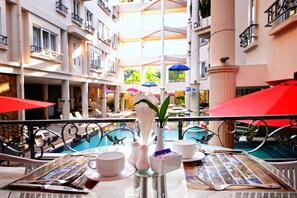 Daily buffet breakfast for a fee