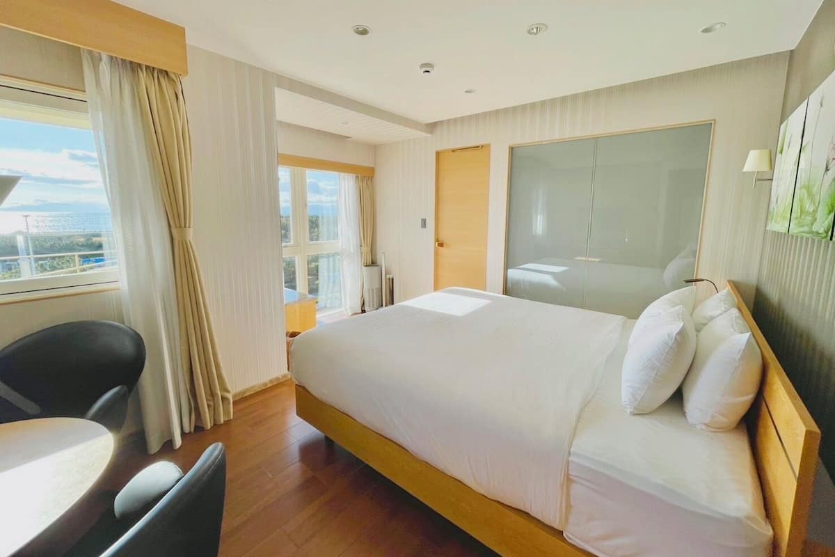 Chambre Double (Ocean Side, 4th Floor)