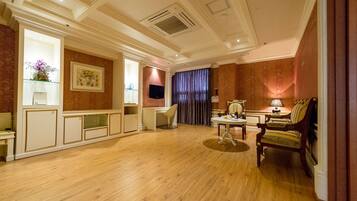 Suite Royal | Escritorio y wifi gratis