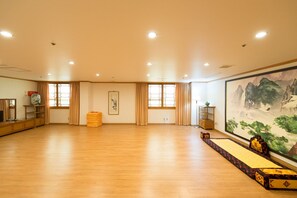 Royal Ondol | Desk, free WiFi - Prado Hotel (Gwangju)
