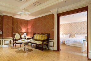Royal Suite | Desk, free WiFi - Prado Hotel (Gwangju)