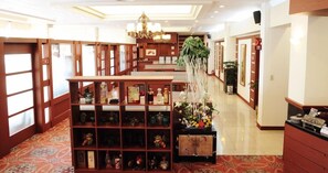 3 restaurants; breakfast, lunch, and dinner served - Prado Hotel (Gwangju)