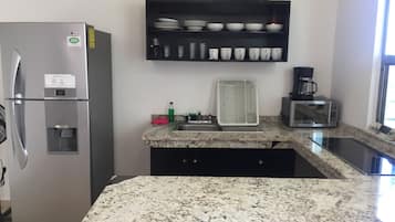 Basic Apartment, 2 Bedrooms, 2 Bathrooms | Private kitchen