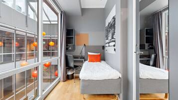 Phòng Economy, 1 giường đơn, không hút thuốc, không cửa sổ | Nệm có lớp đệm bông, két bảo mật tại phòng, bàn