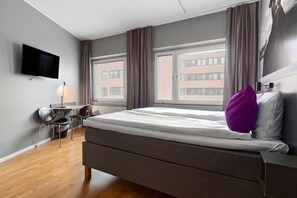 Pillow-top beds, in-room safe, desk, cots/infant beds - Aiden by Best Western Stockholm Kista (Kista)