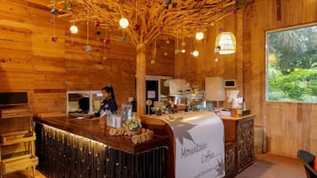Petit déjeuner, déjeuner et dßner servis sur place, plats Cuisine thaï
