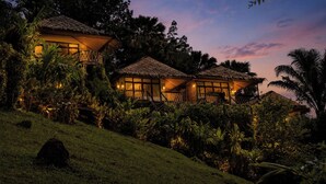 Exotic Top View Double | Desk, blackout curtains, free WiFi, bed sheets - Khaosok Boutique Camps (Phanom)