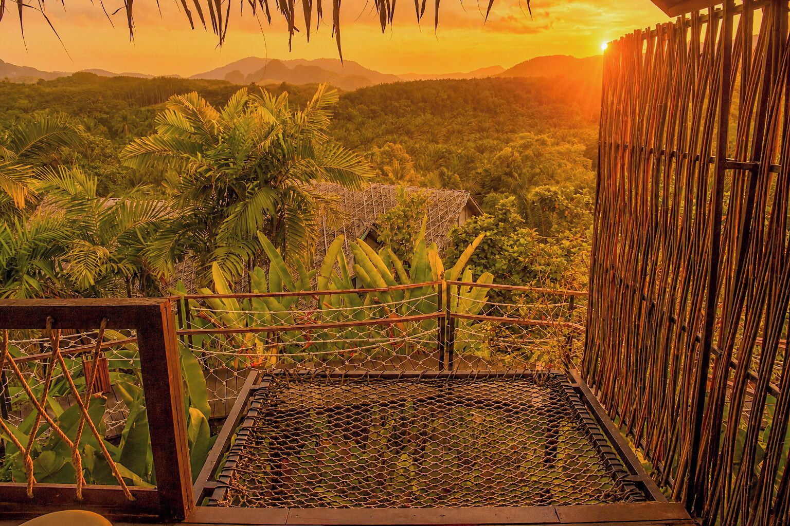 Sunset View | Desk, blackout curtains, free WiFi, bed sheets