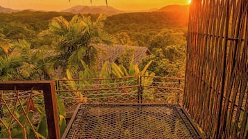 Sunset View | Desk, blackout curtains, free WiFi, bed sheets