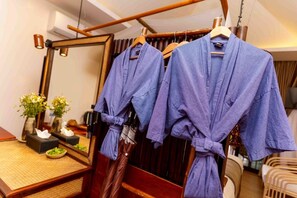 Deluxe Double | Schreibtisch, Verdunkelungsvorhänge, kostenloses WLAN, Bettwäsche