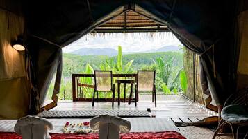 Sunset View | Desk, blackout curtains, free WiFi, bed sheets