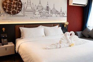 Escritorio, wifi gratis, ropa de cama